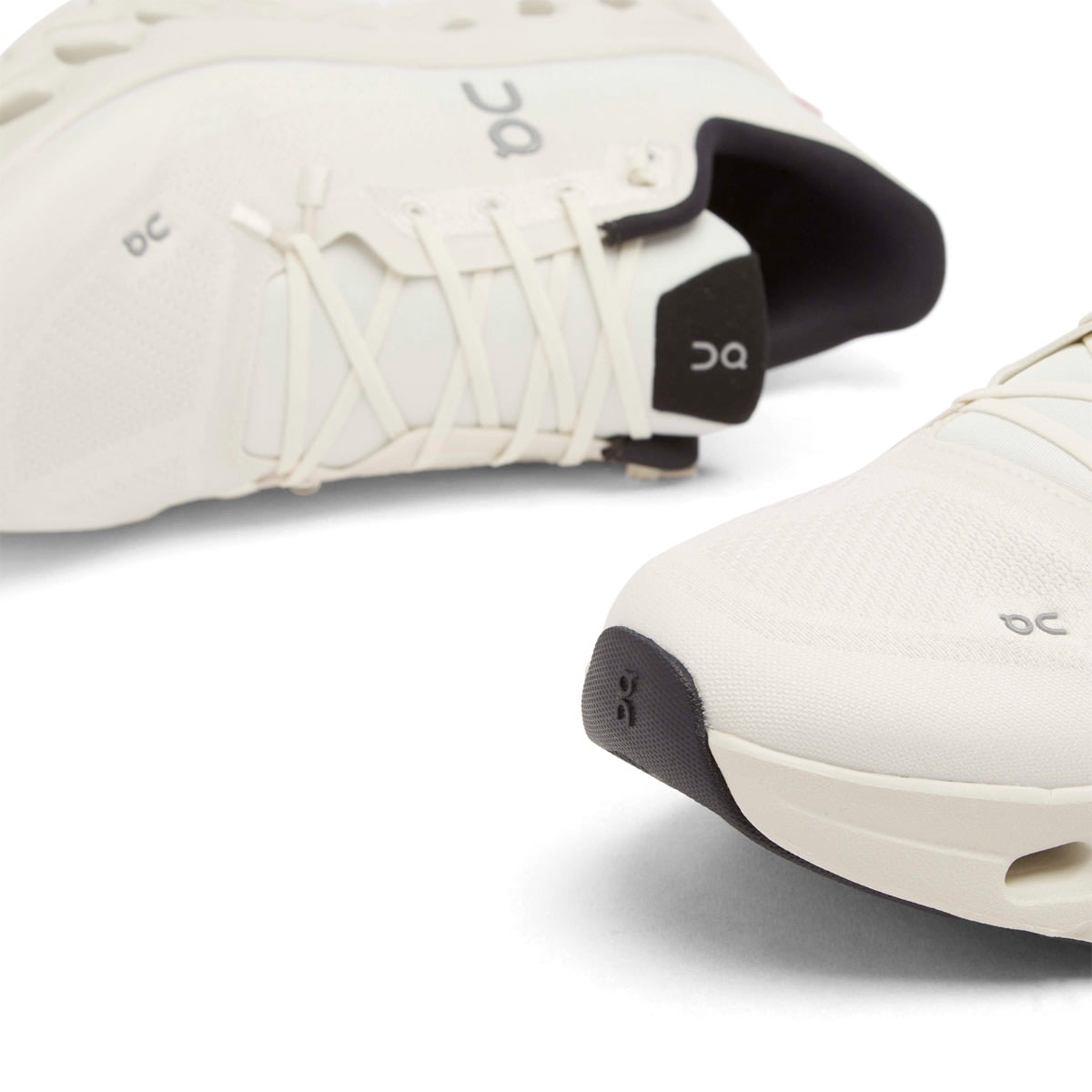 ON Women's Cloudtilt Sneaker in Pearl/Ice