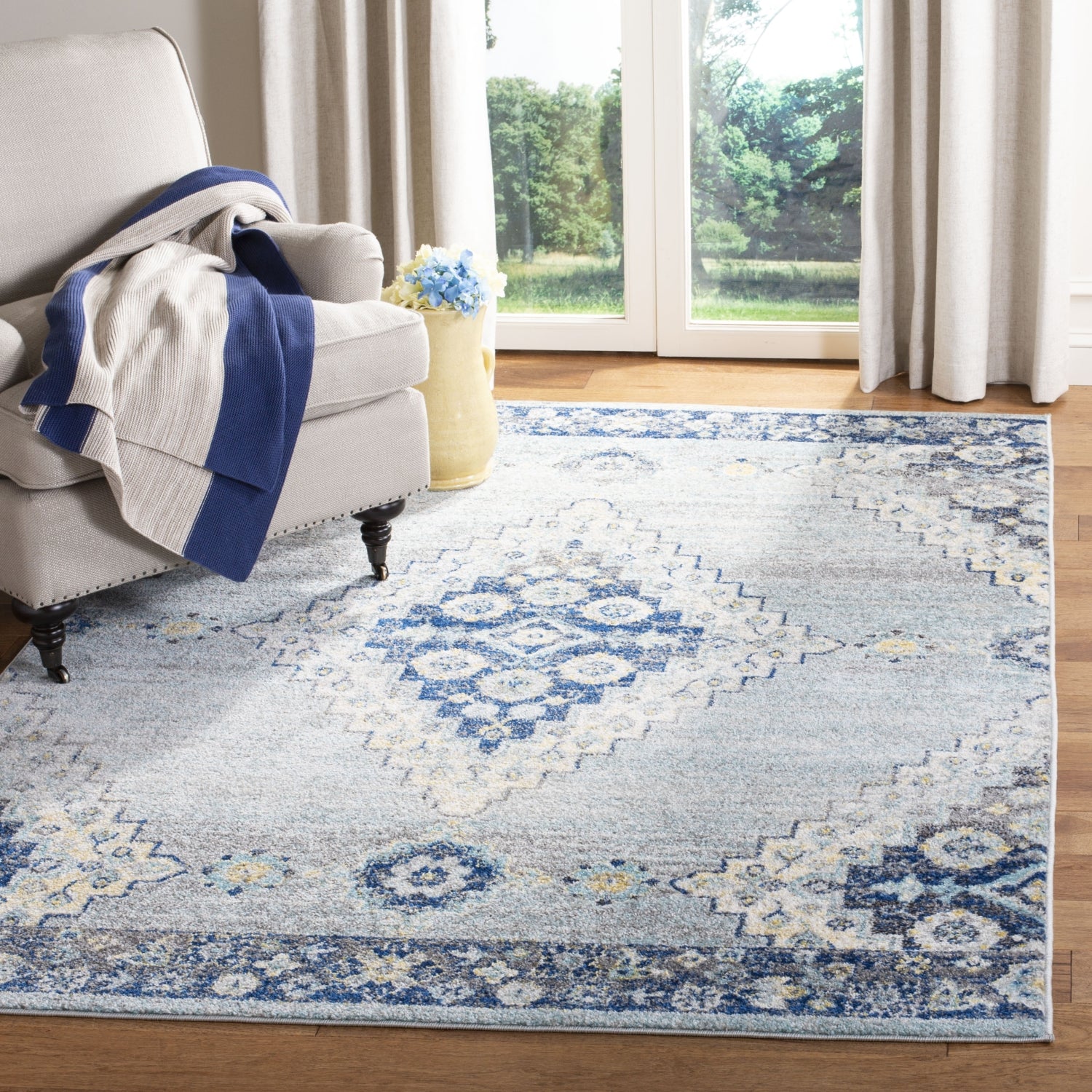 Madison Machine Made Area rug, Grey / Cream Traditional Style Easy Care