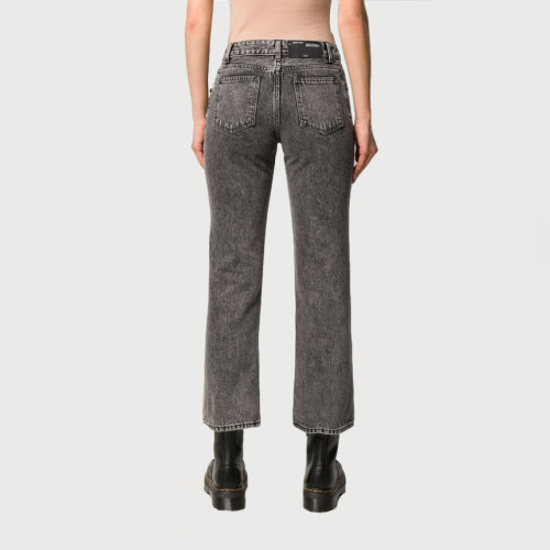 Cropped leg mid-rise jeans