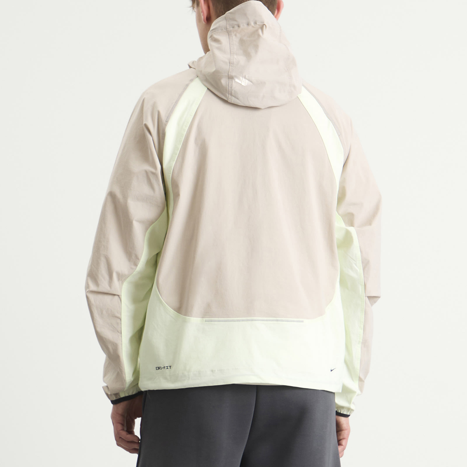 Men's Tech Woven Pro Oversized Jacket in Cream/Volt Tint/Black