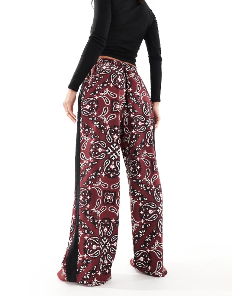ASOS DESIGN Womens pull on trousers with contrast panel in dark cherry bandana print - Red - X-Sma