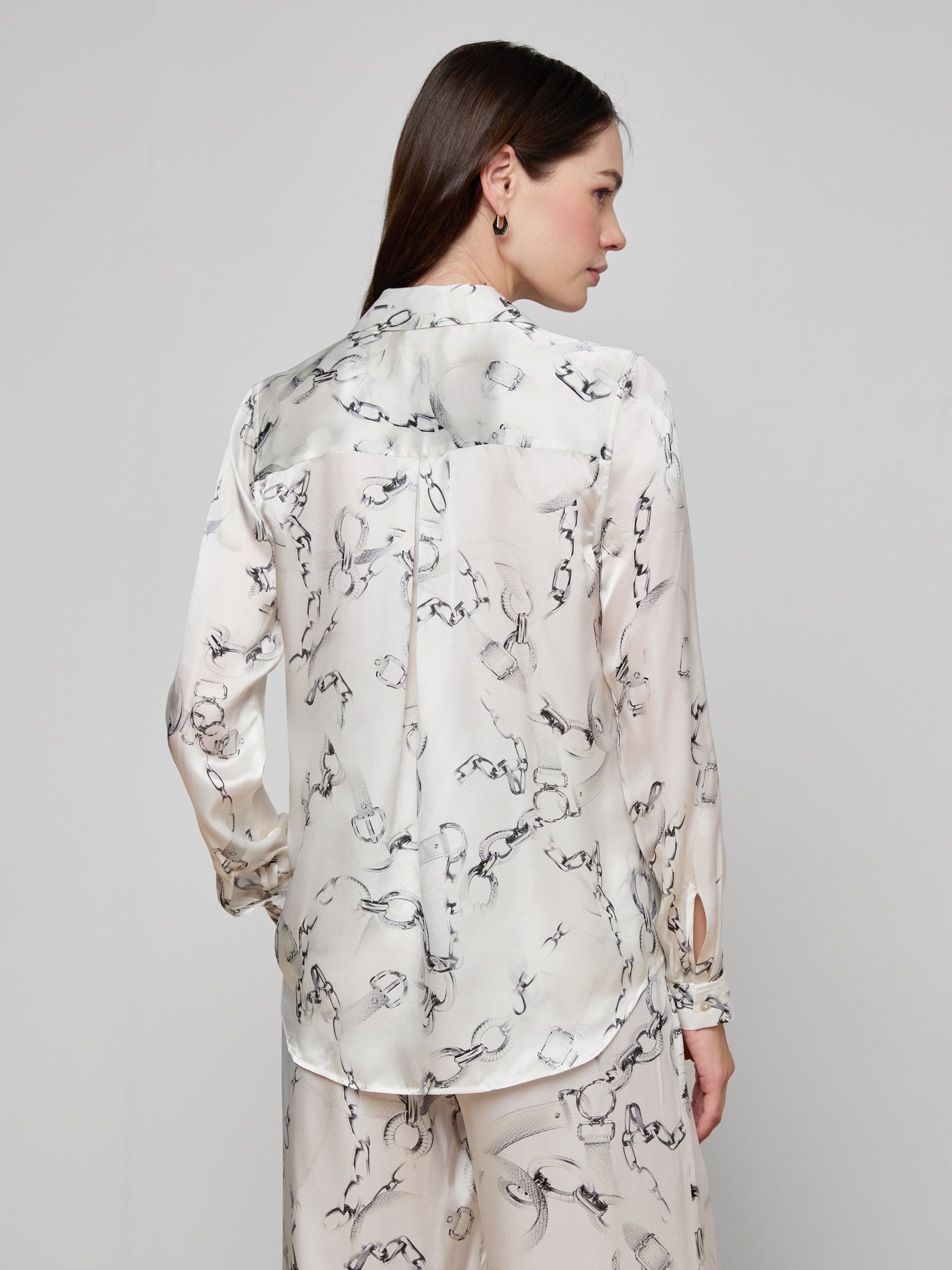 Tyler Silk Blouse Top In Ivory/grey Small Faded Chain