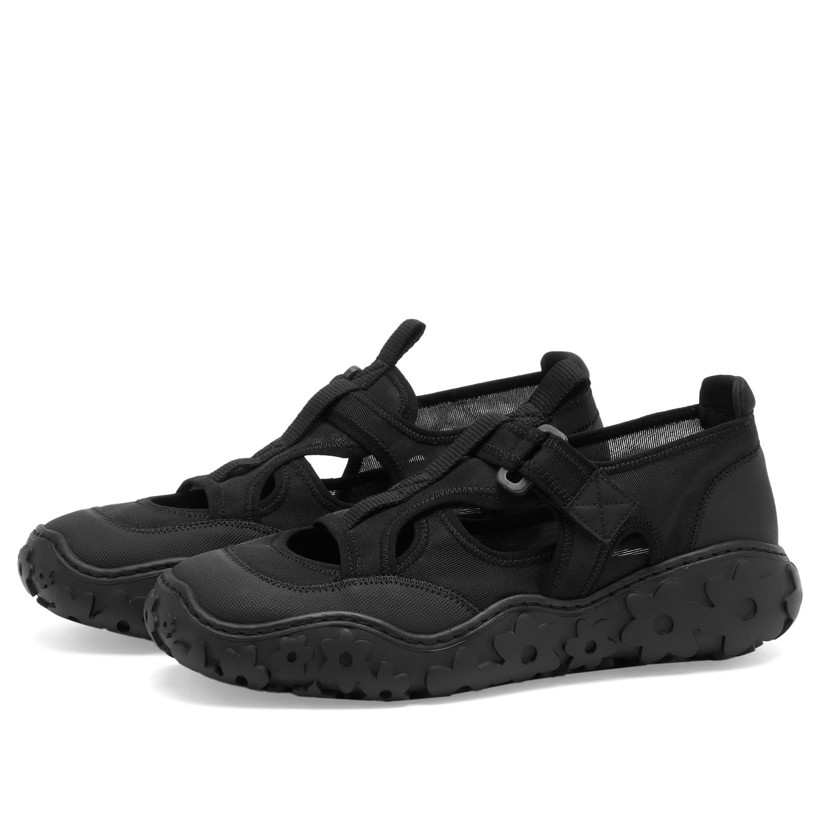 Women's Aria Sneaker in Black