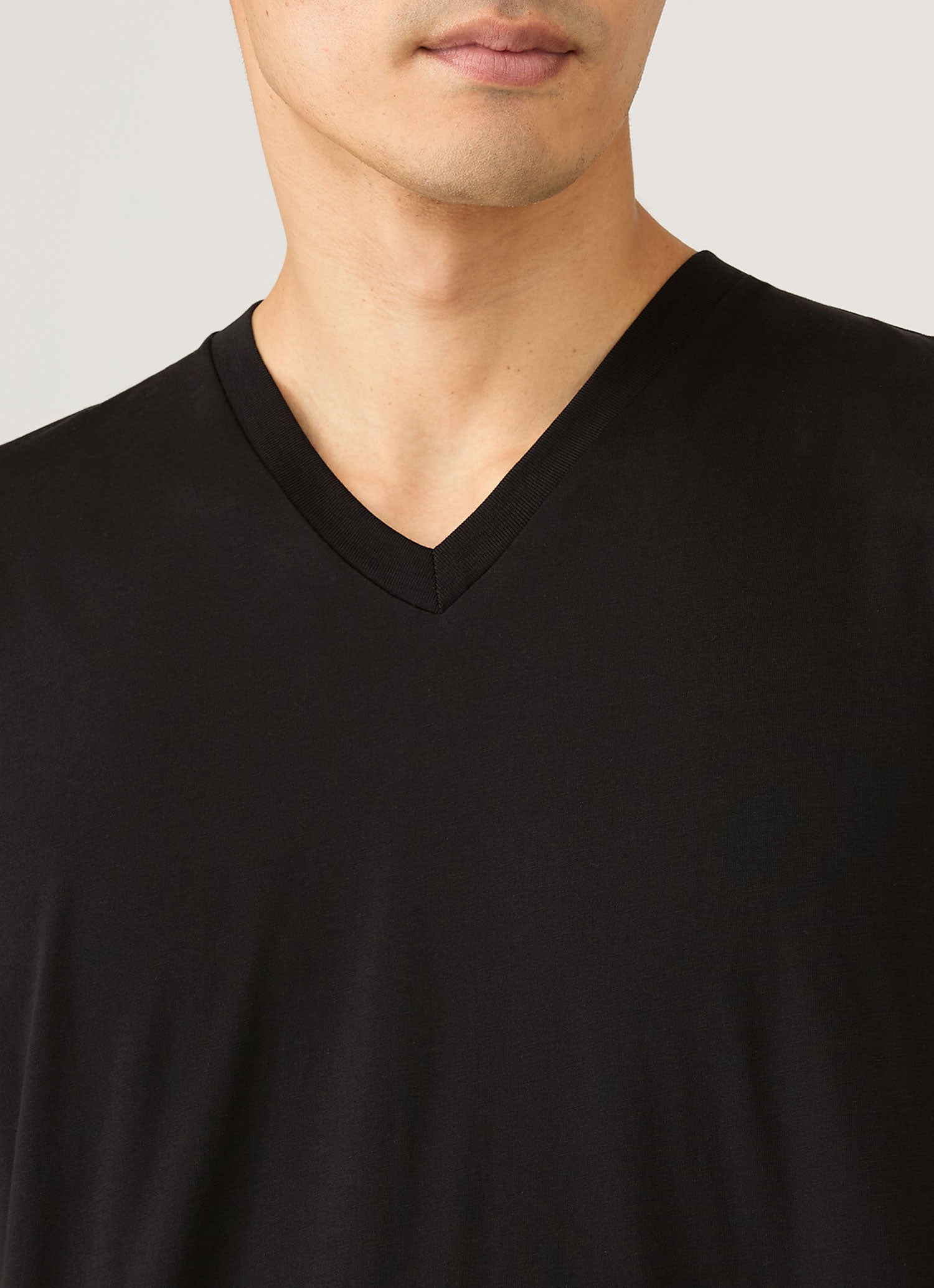 Men's Riviera Midweight V‑neck T‑shirt in Black XL