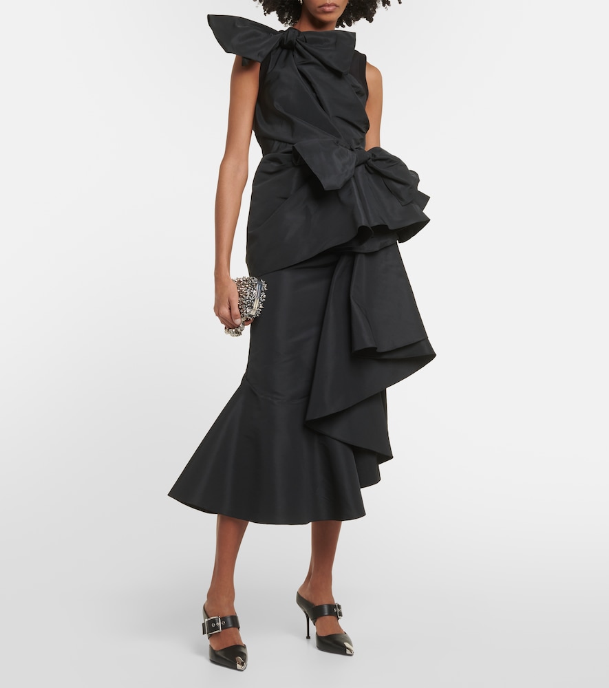 Asymmetric bow-detail top