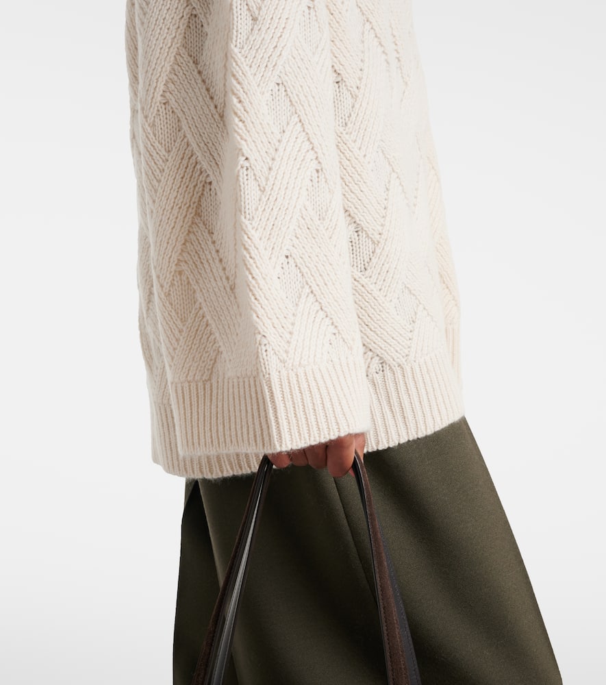 Oversized wool and cashmere sweater