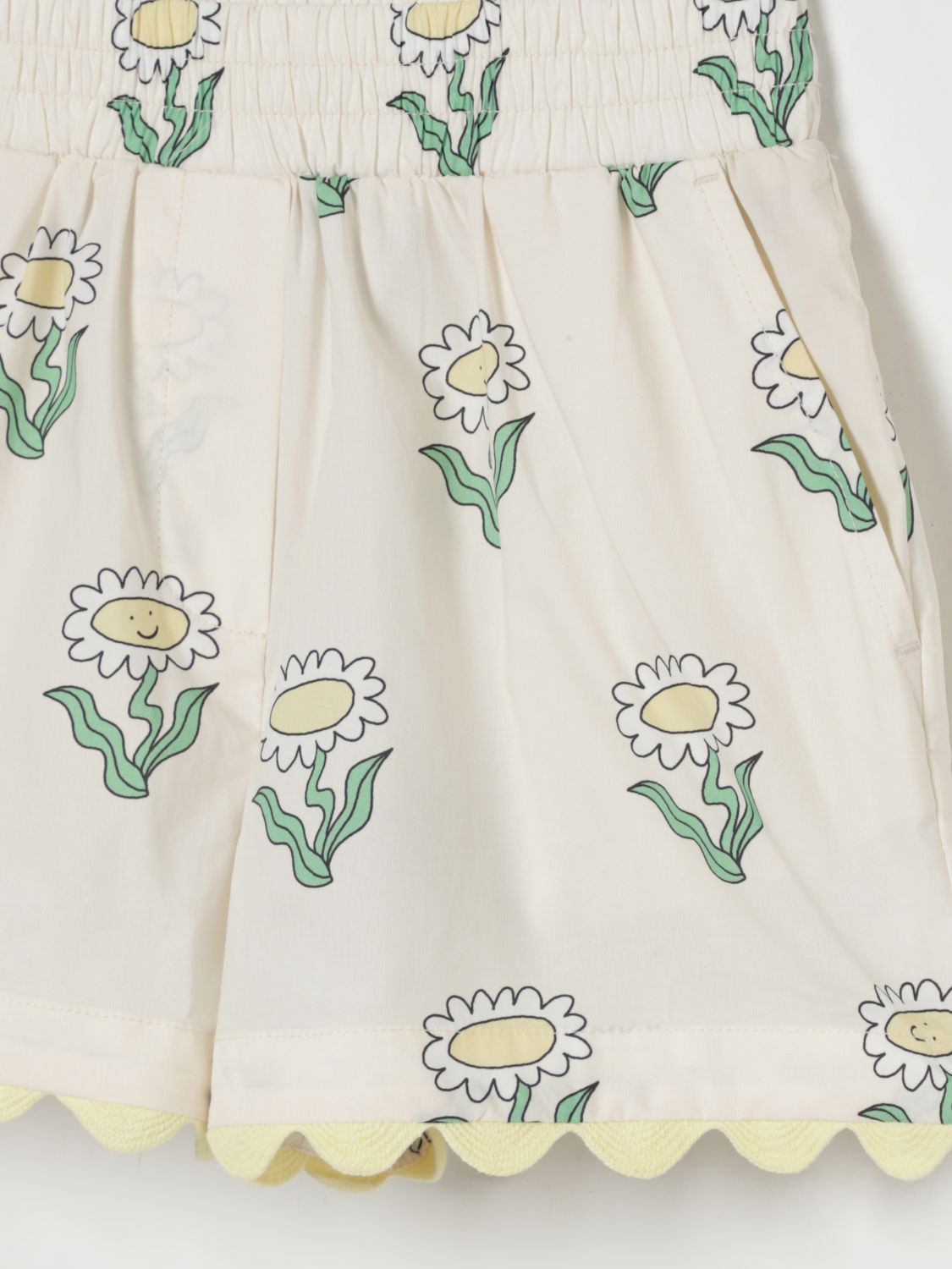 Daisy-print shorts - Neutrals