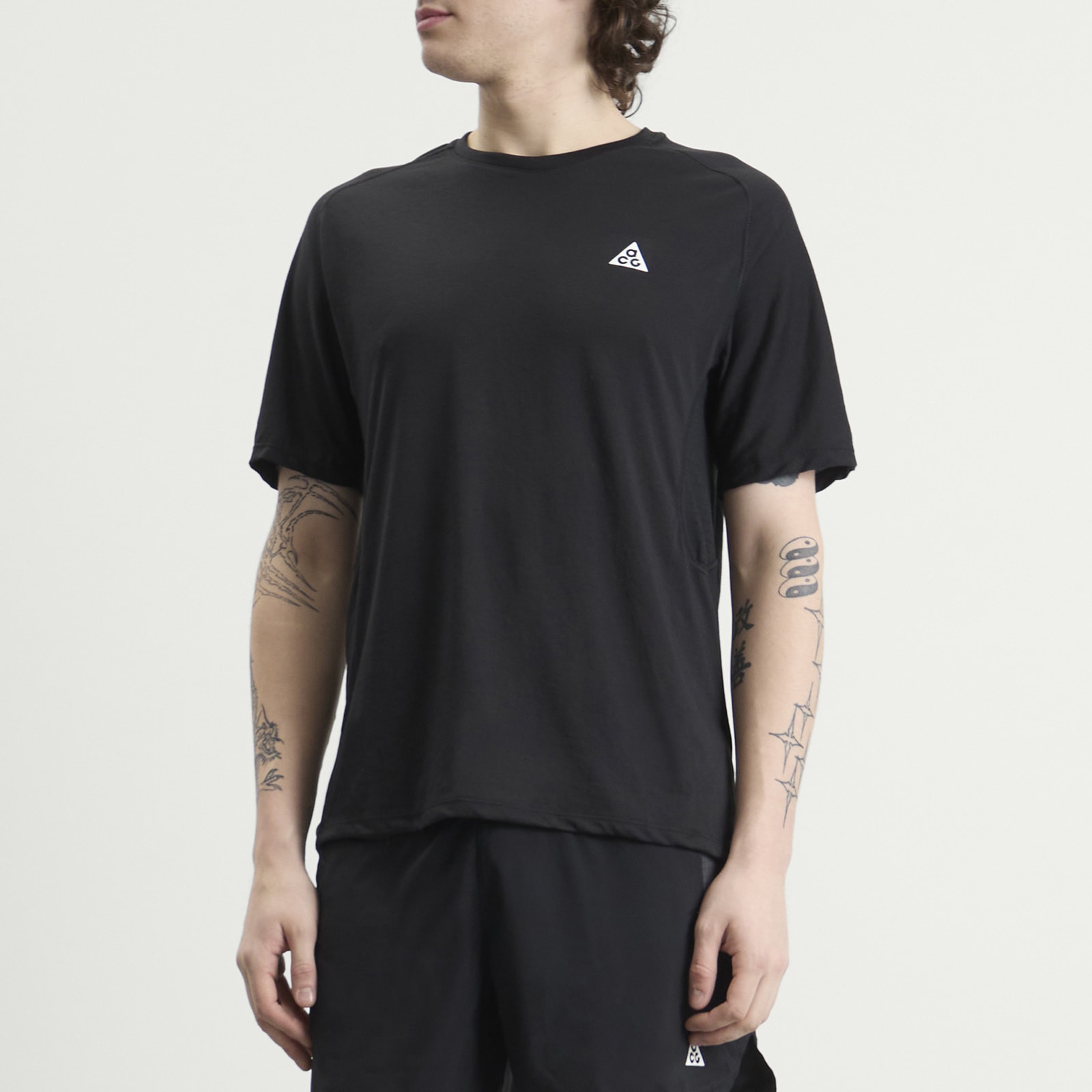 Men's ACG Solar Chase Short Sleeve T-Shirt in Black/Black/Summit White