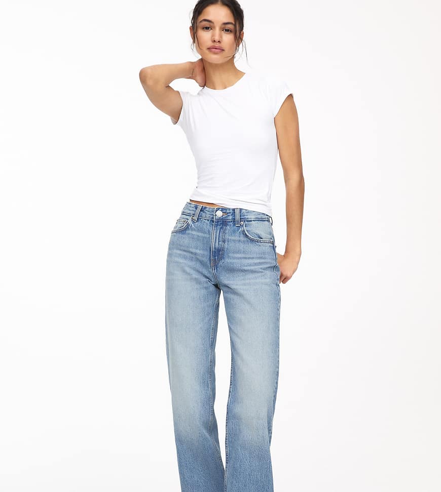 Petite mid-waist straight-leg jeans in medium blue