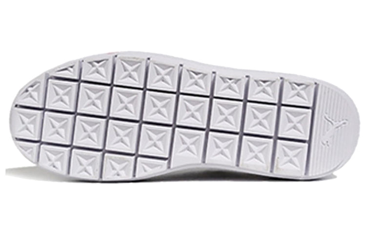(WMNS) Platform Trace Metallic C Sneakers White