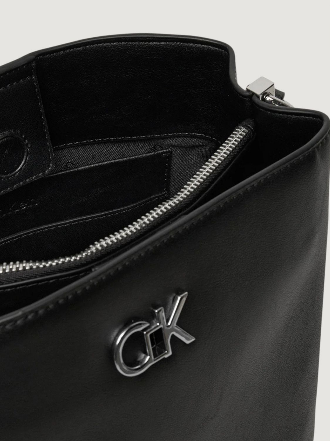 Handbag Woman color Black