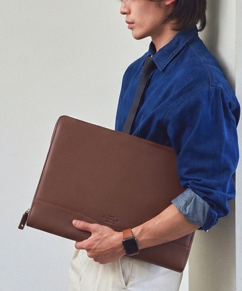 Natural leather device document A4 clutch bag brown B42931
