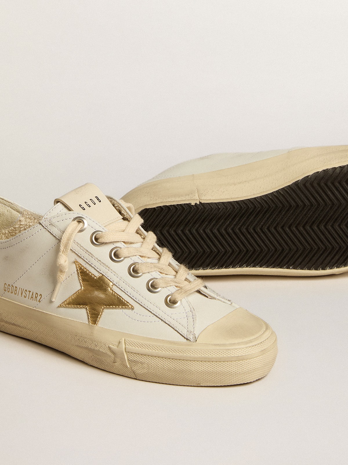 Golden Goose - V-star In White Leather With Gold Metallic Leather Star, Woman
