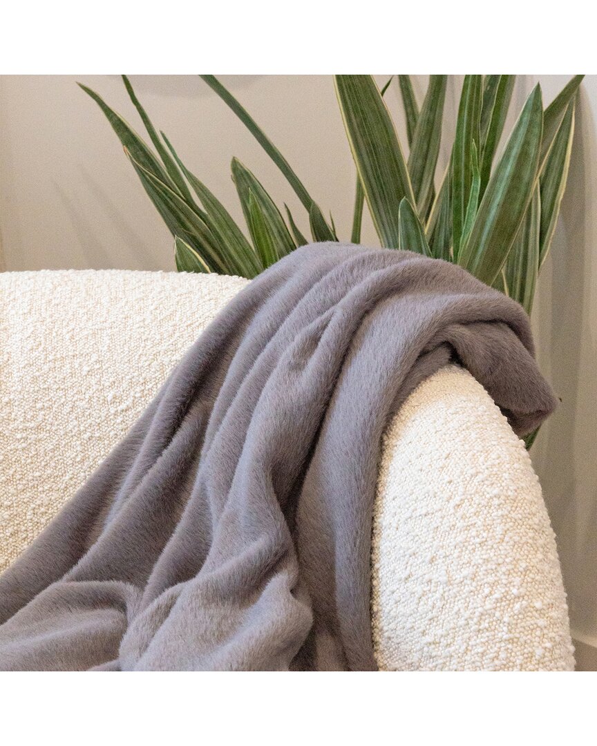 480 Gsm Thread Count Faux Fux Embrace Throw