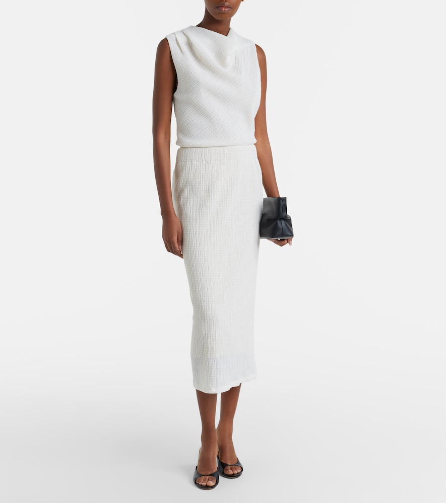 Knitted pencil skirt