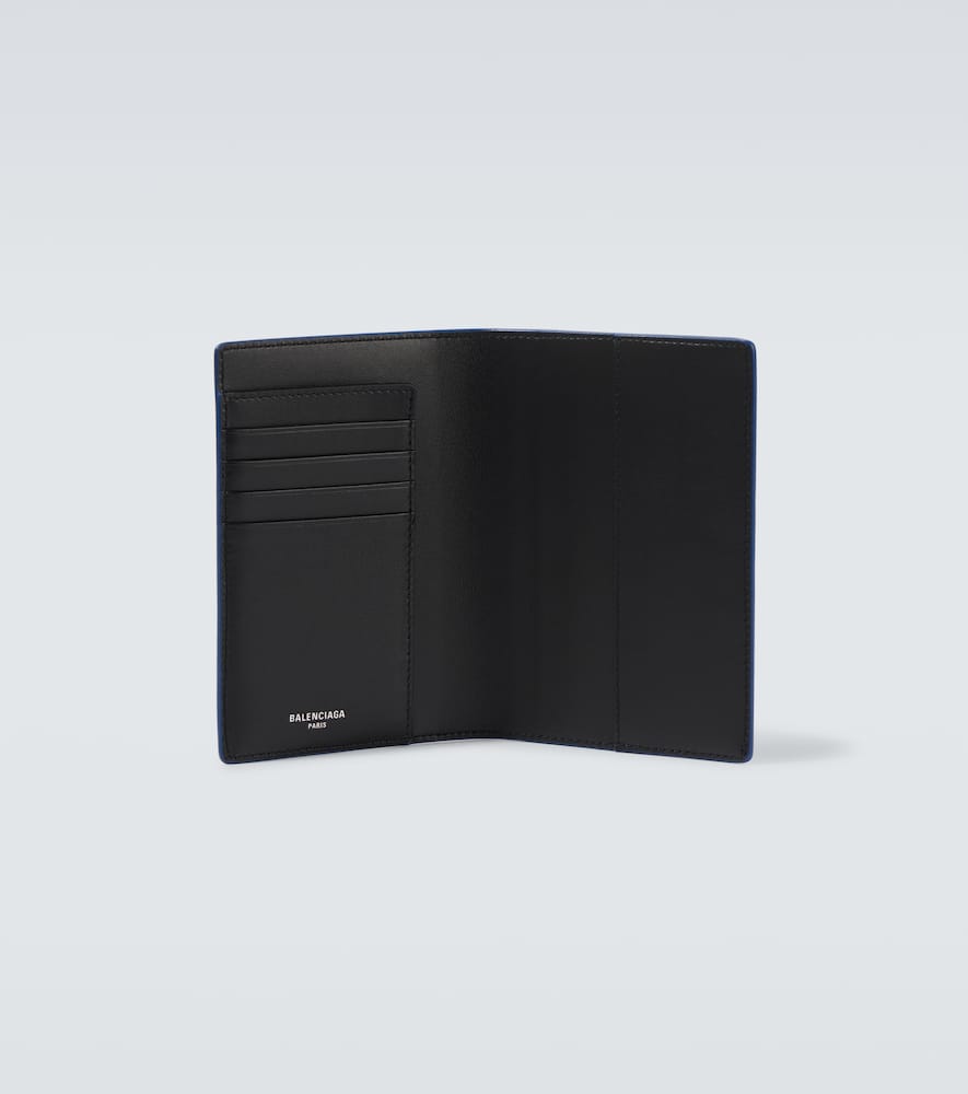 Printed leather passport holder