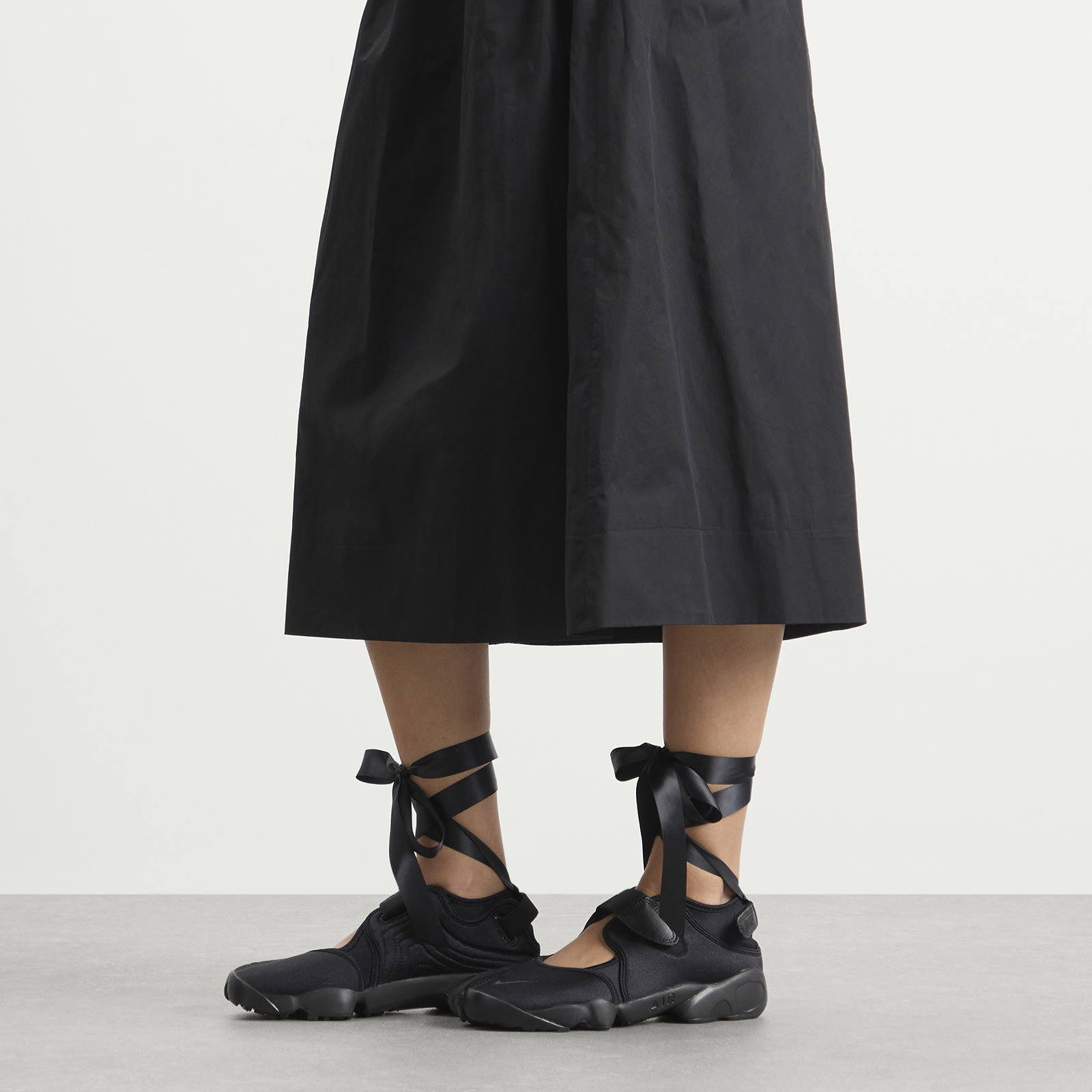 Women's Air Rift TRK3 Sneaker in Black