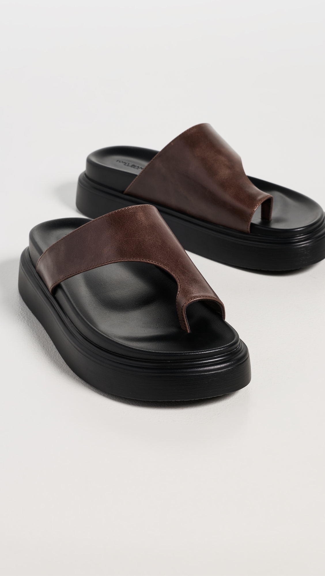 Jazzy Toe Loop Sandals Choc Vintage