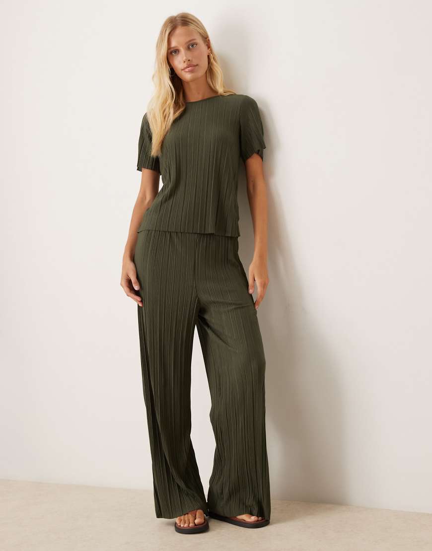 Wide leg plisse trouser co-ord in deep khaki-Green