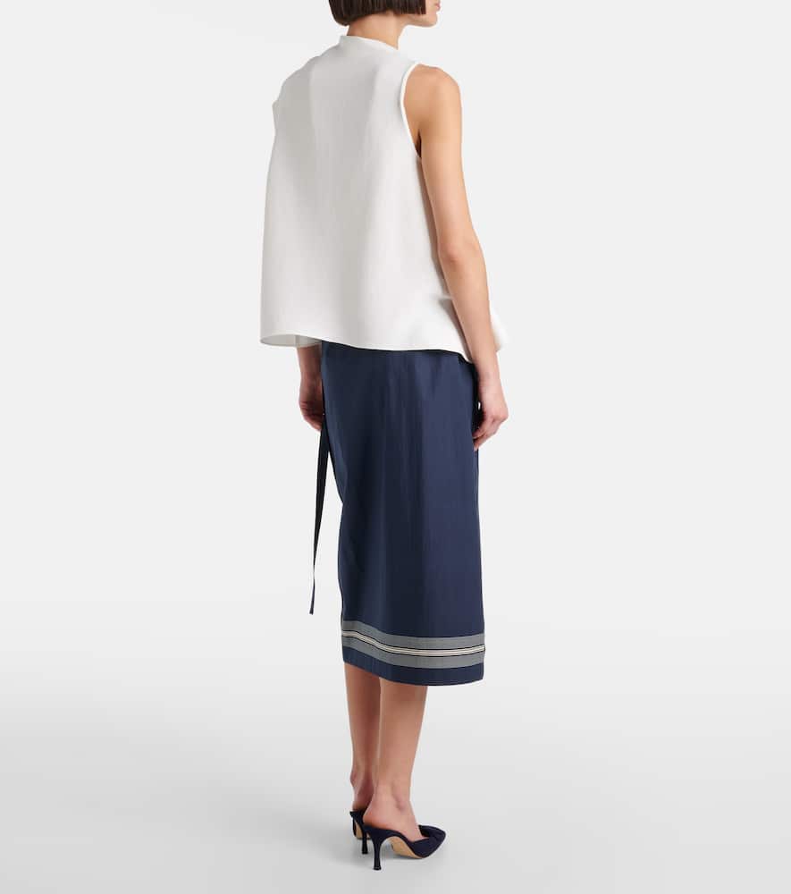 Asymmetric draped top