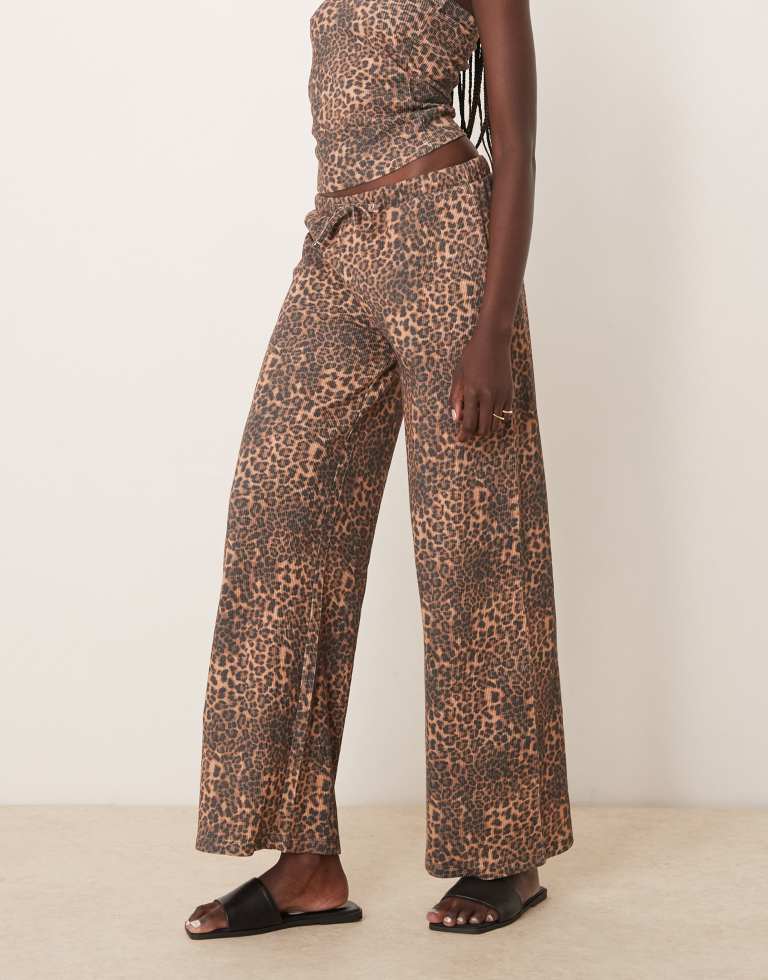 ASOS DESIGN Womens wide leg waffle trouser co-ord in leopard print - X-Sma