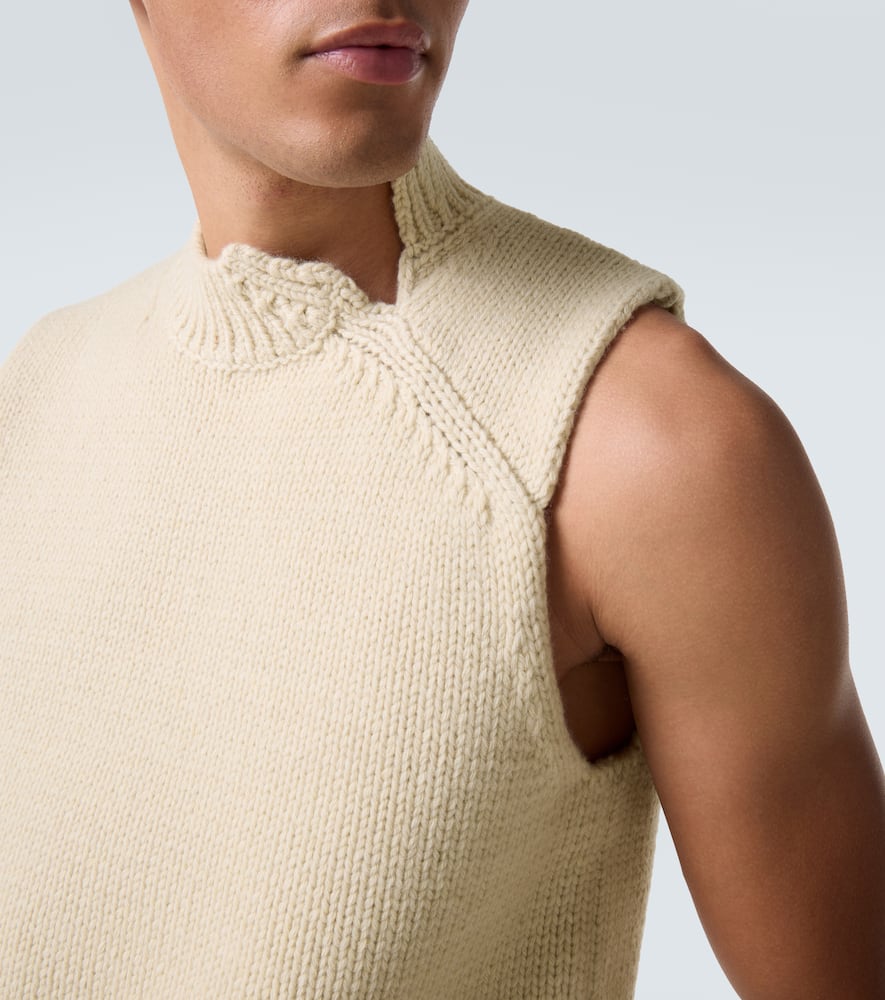 Wool and cashmere sweater vest