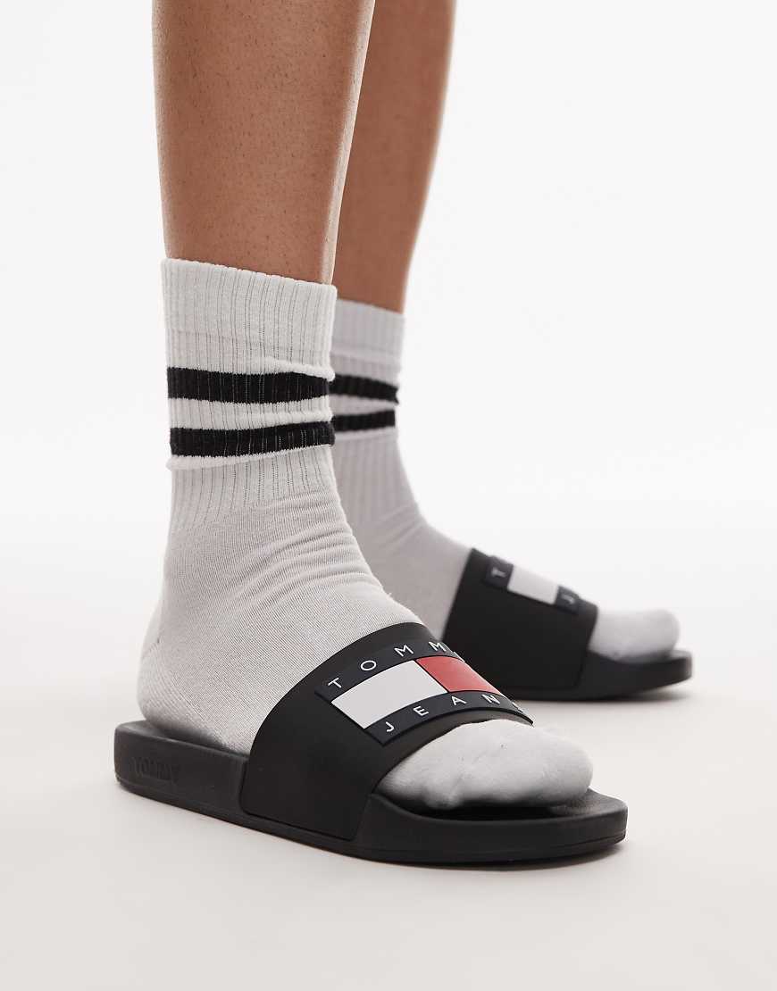 Flag sliders in black