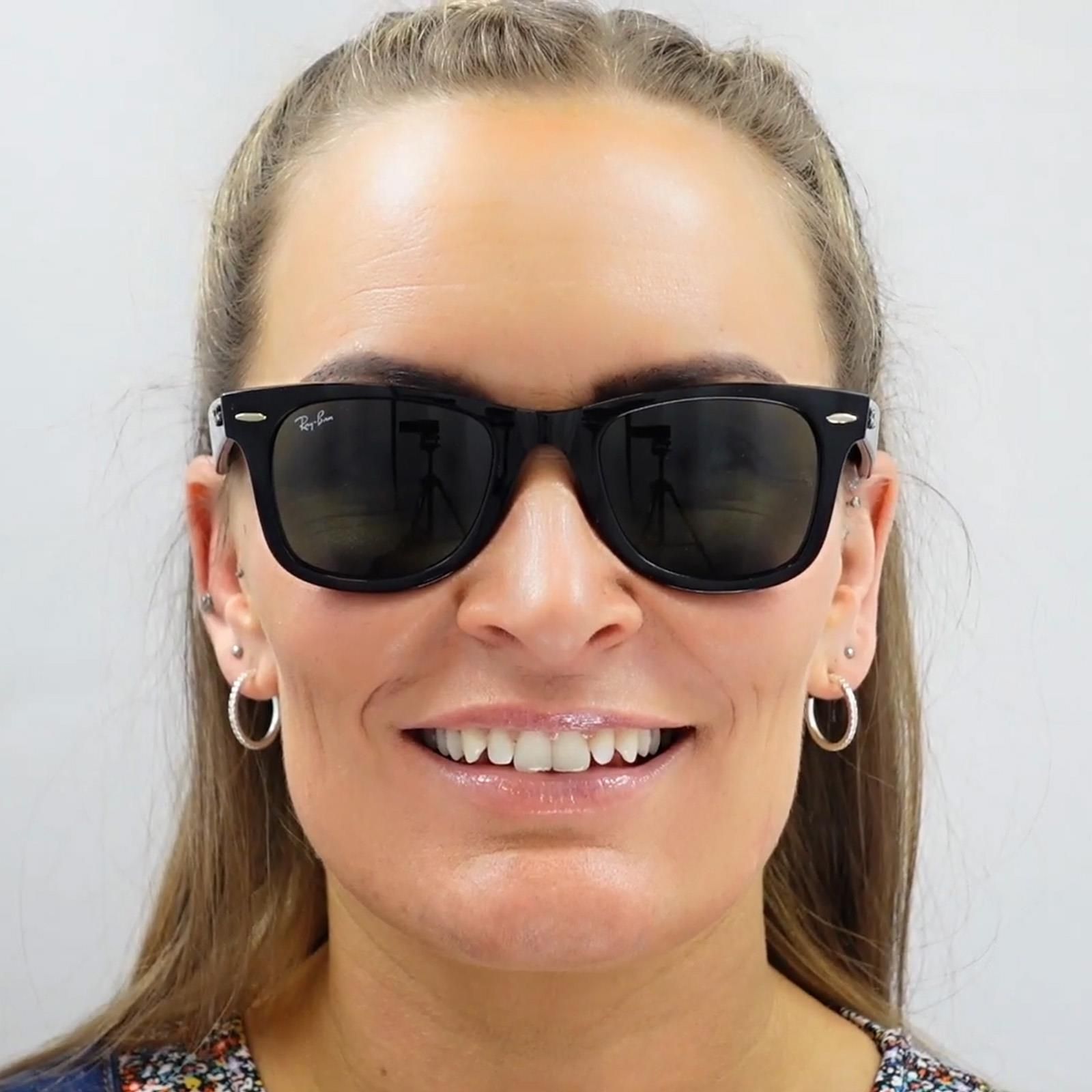 Ray-Ban Unisex Sunglass RB4340 Wayfarer Ease - Frame color: Black, Lens color: G-15 Green