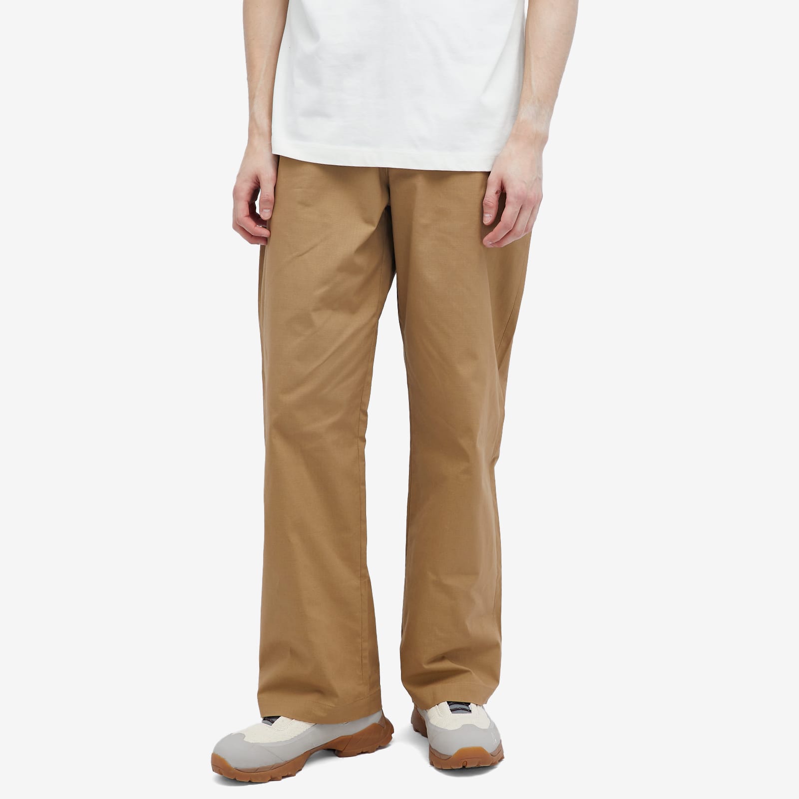 Men's Oversized Chino Trousers in Brown