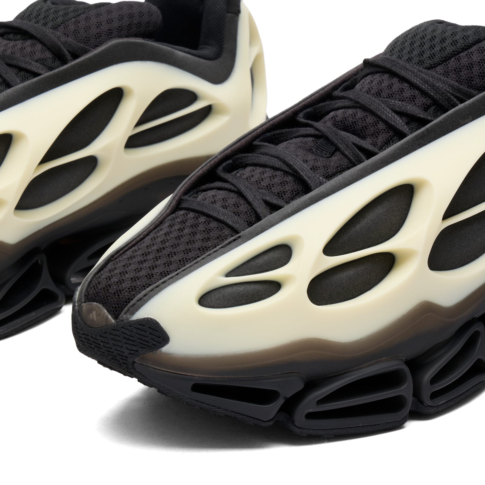 X Willy Chavarria Mega Low Sneaker Core Black/Cream White/Core Black