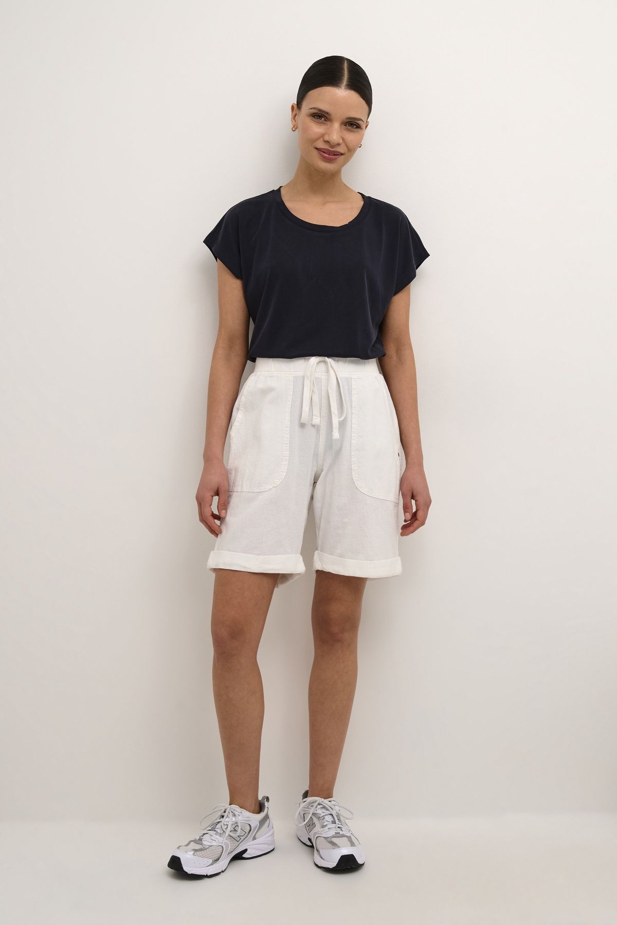 Kaffe Naya Elastic Waist Casual Shorts In Cool White