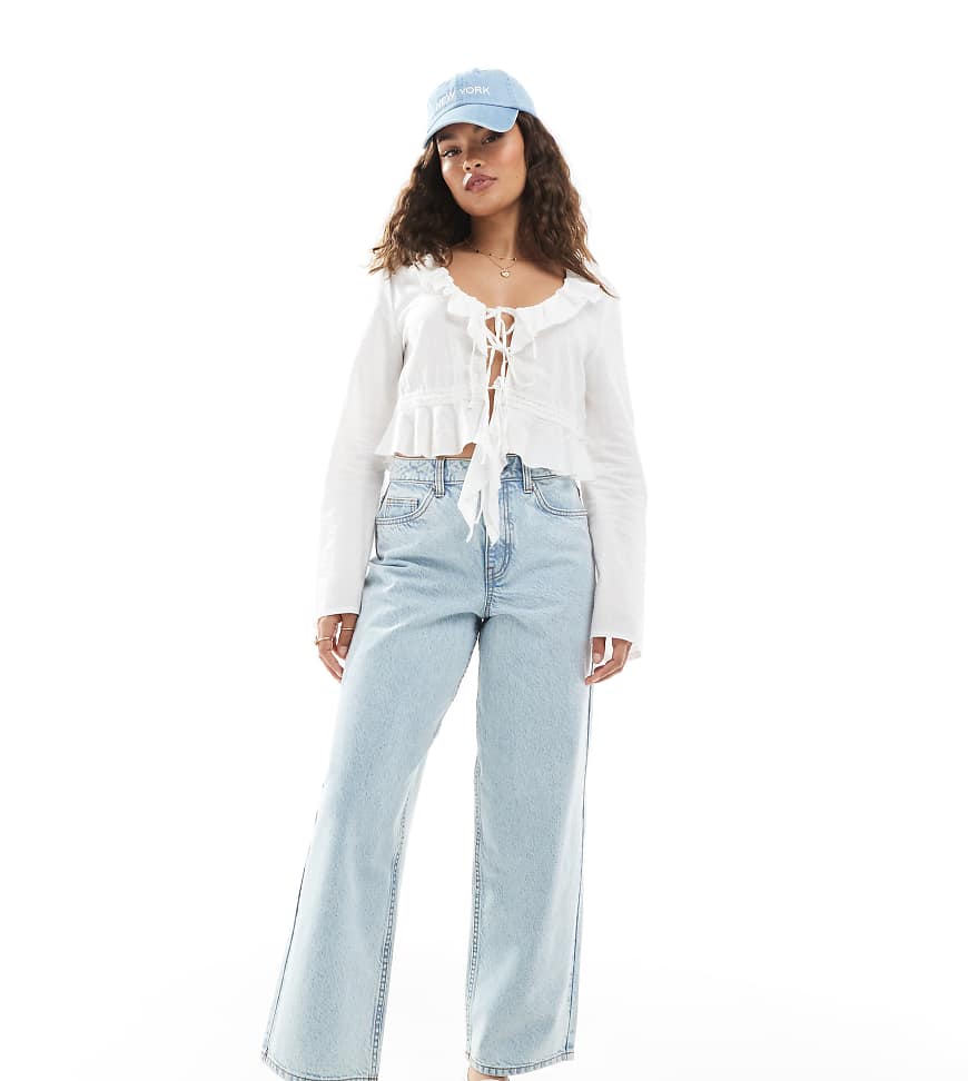 Miss Selfridge Petite baggy jeans in light bleach wash-Blue