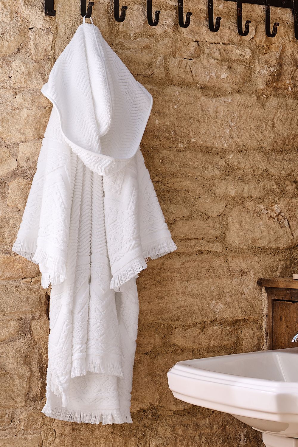 CHRISTY Women's 'Boho' Retro Fringed Cotton Poncho in White