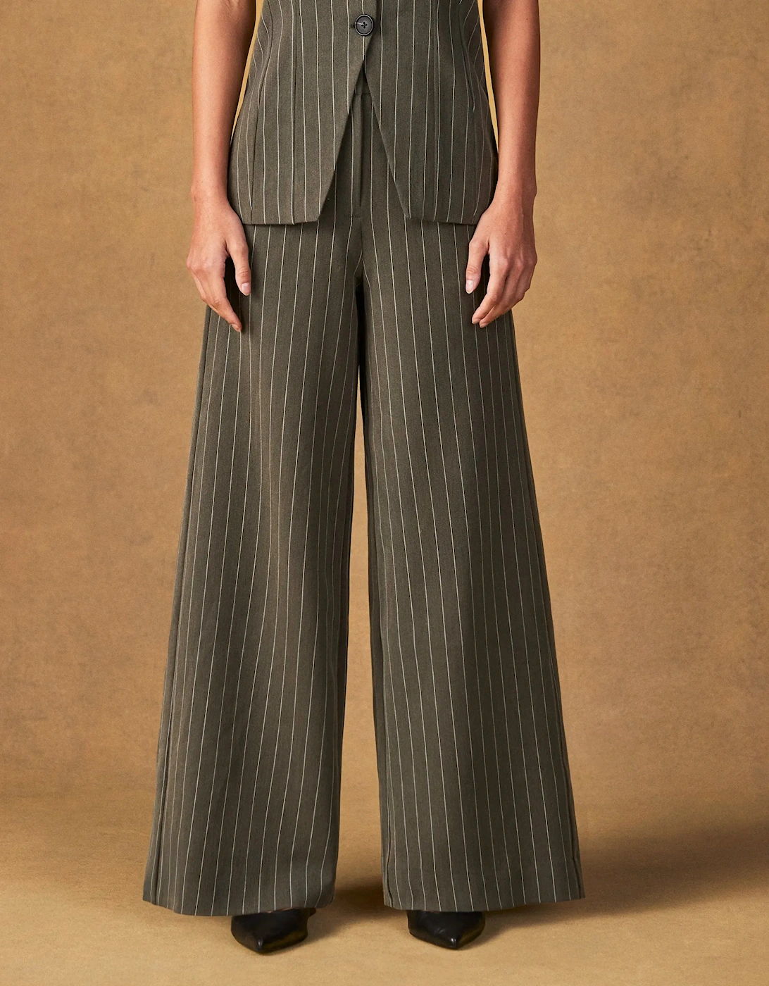 RO&ZO Women's Petite Olive Pinstripe Tailored Trouser - Green