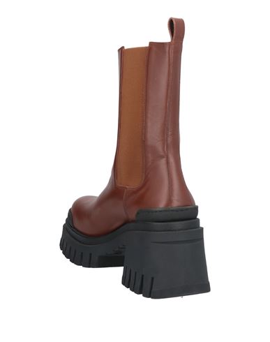 Woman Ankle boots Brown
