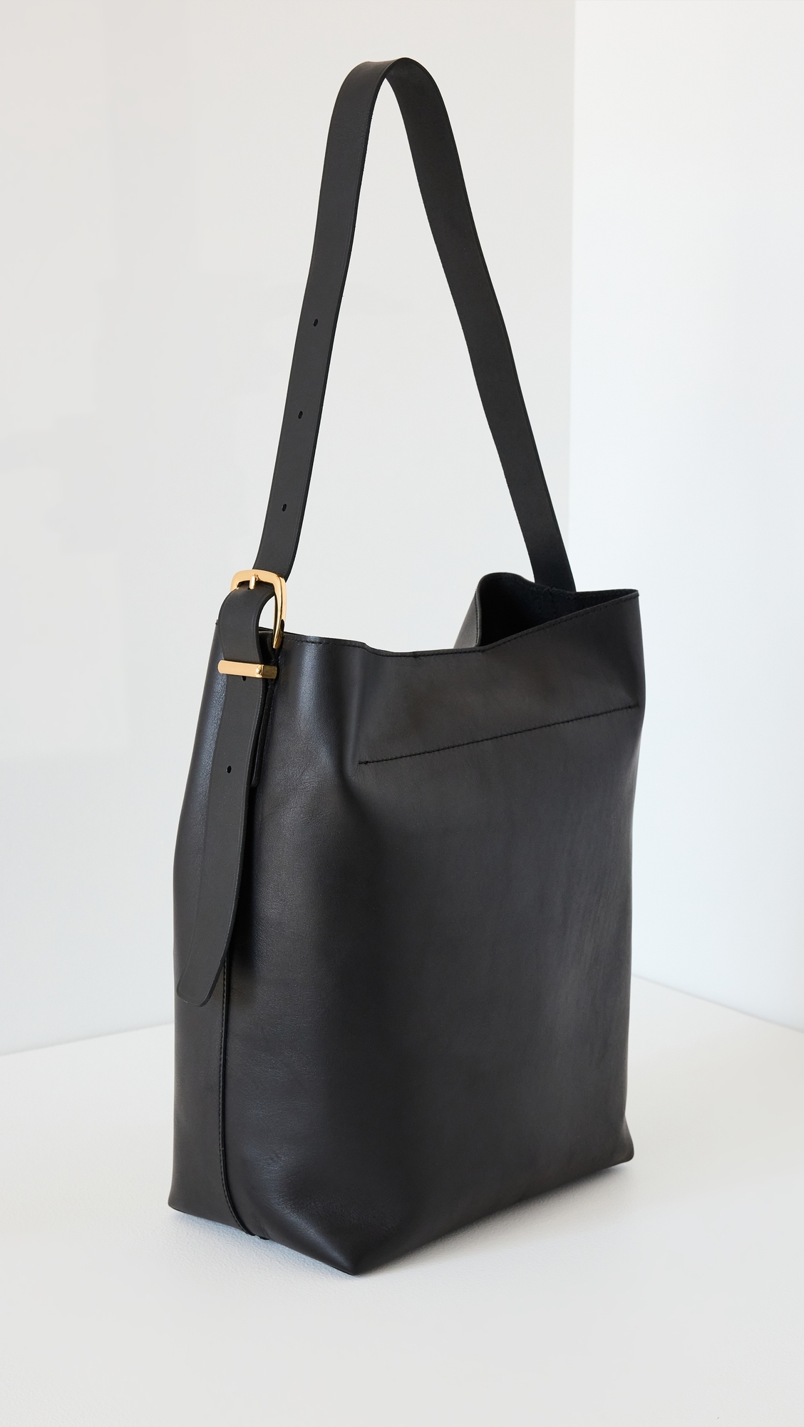 The Essential Bucket Tote in Leather True Black One Size