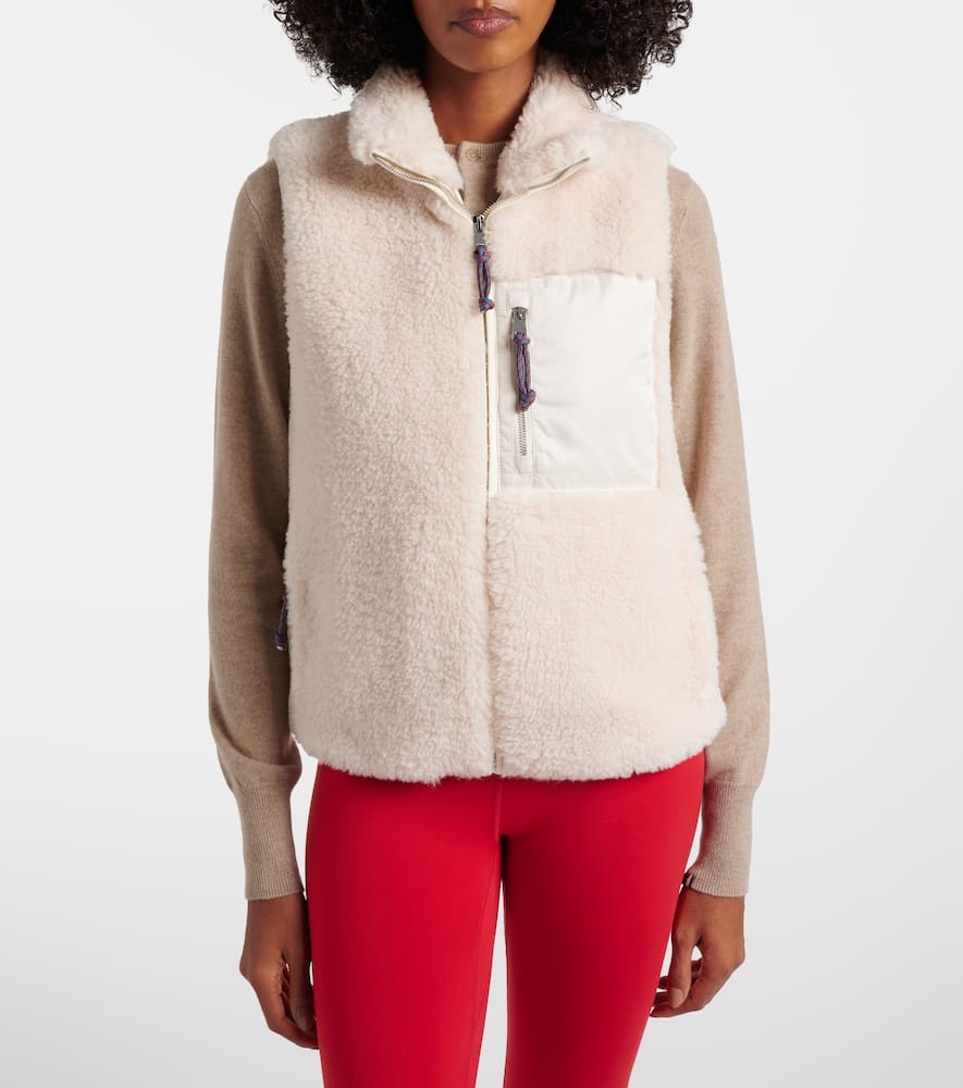 Zip-up vest