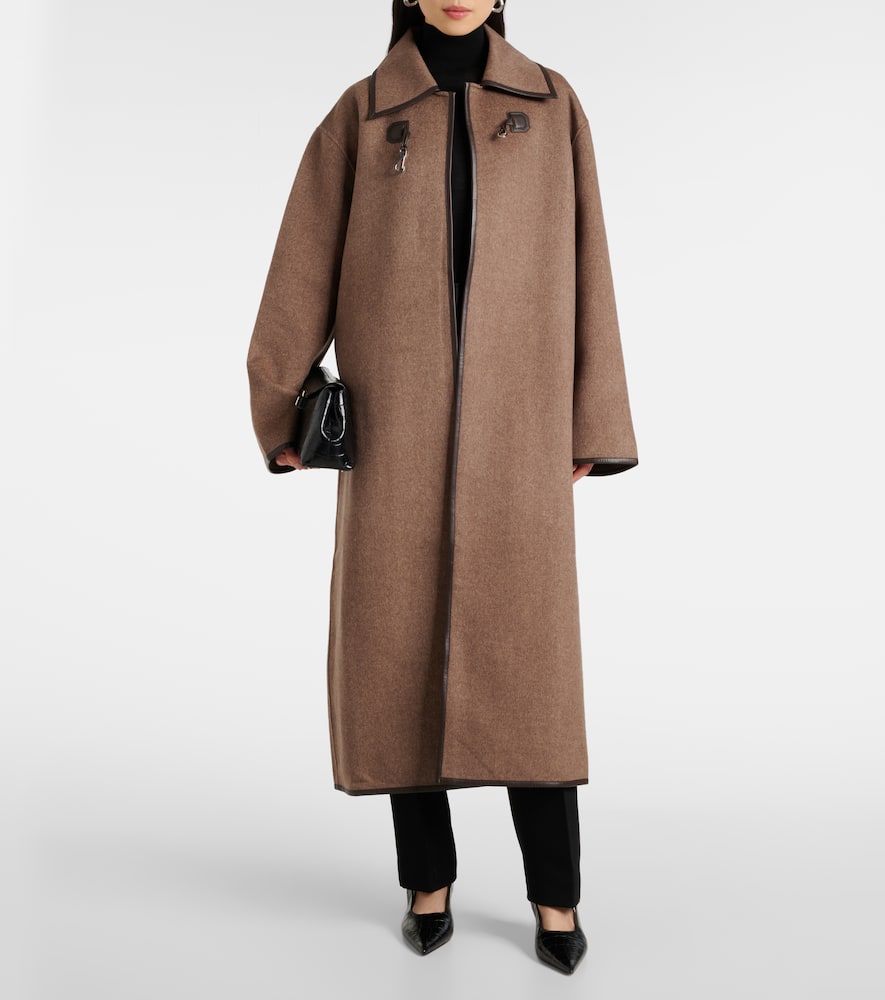 Double clasp wool coat