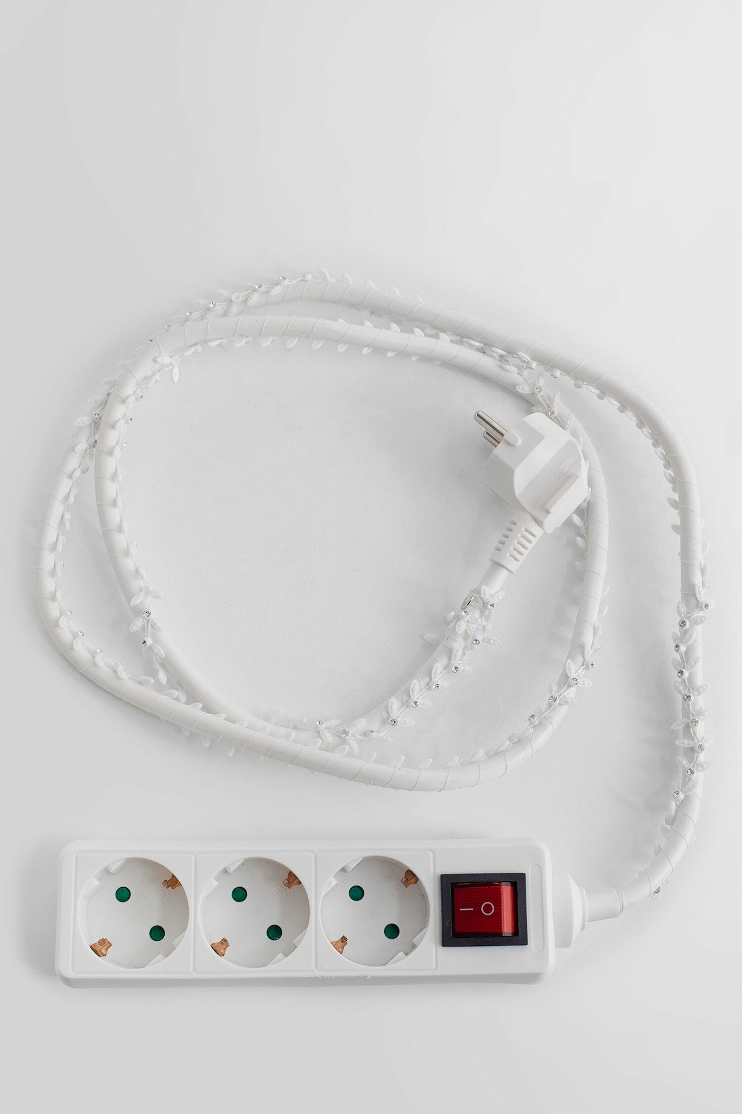 UNISEX WHITE OBJECTS