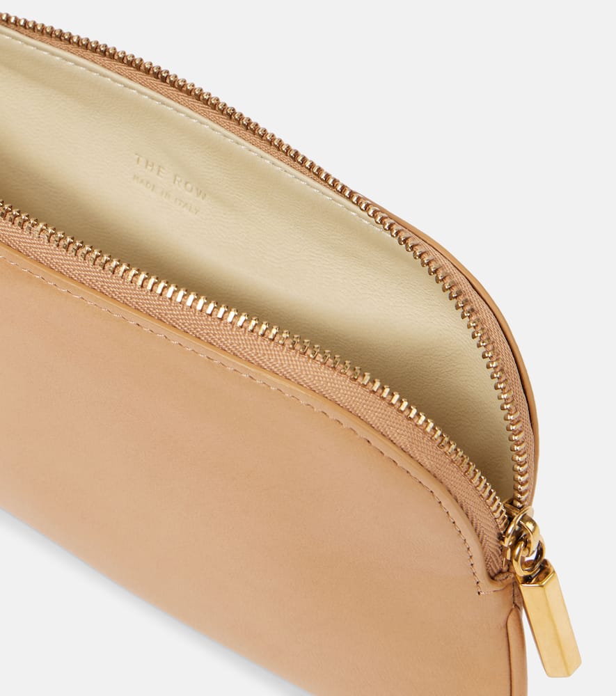 EW Circle leather pouch