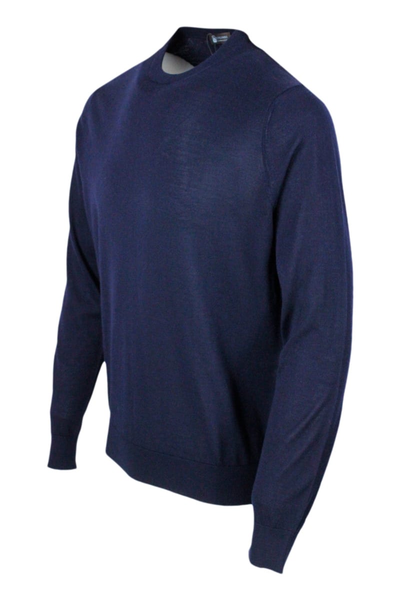 Light Crew Neck Long Sleeve Sweater In Fine 100% Cashmere And Silk With Special Processing On The Profile Of The Neck
