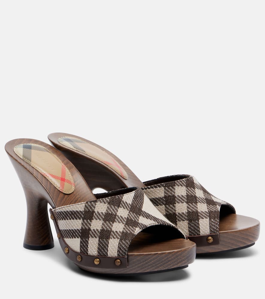 Check sandals