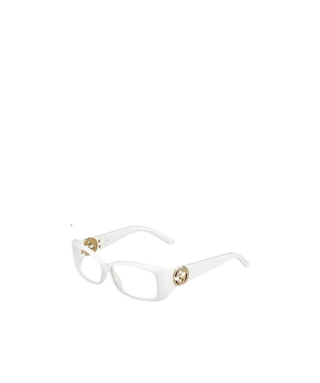 Logo detail flat lens