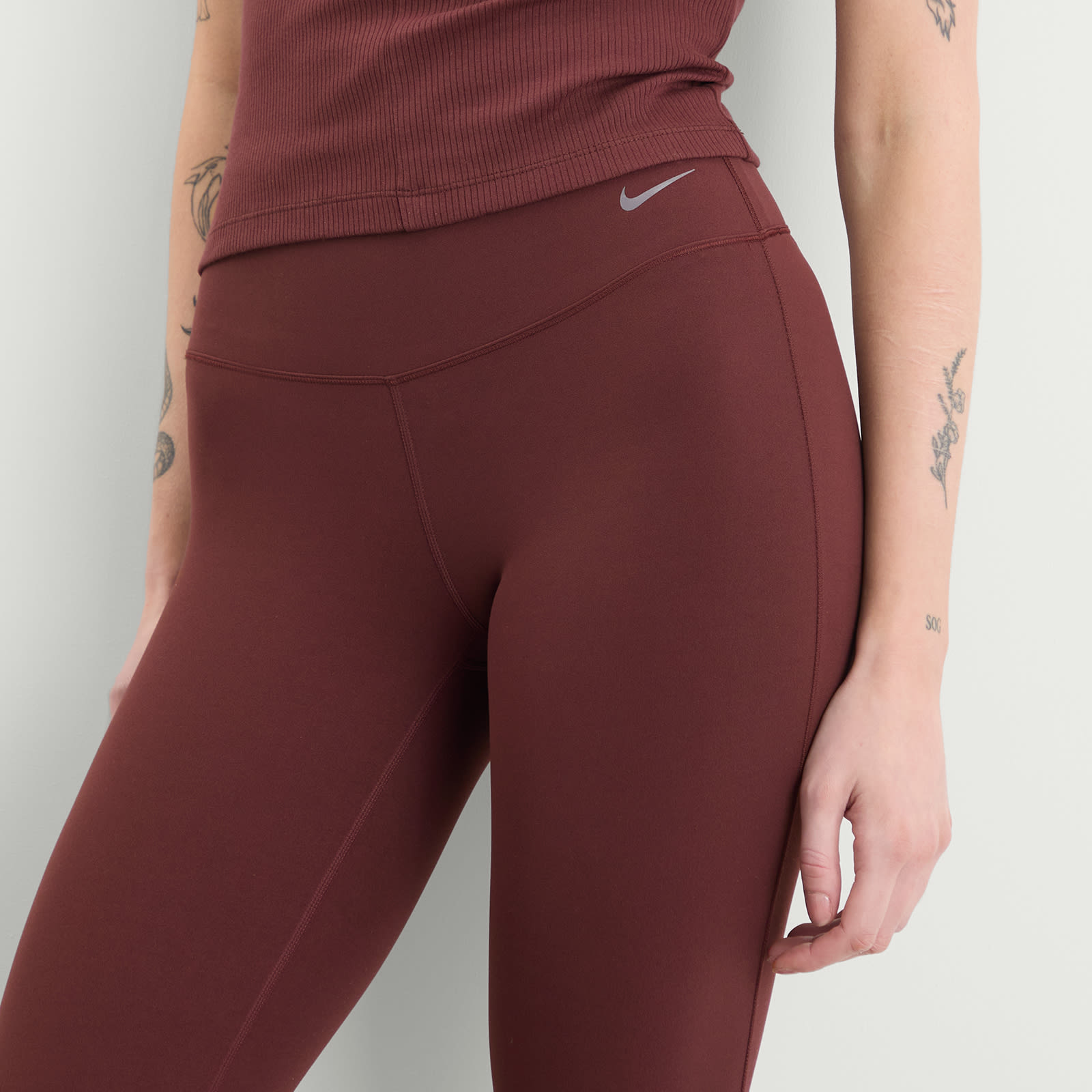 Women's Zenvy High Waisted Flared Pant in Burgundy Crush/Black
