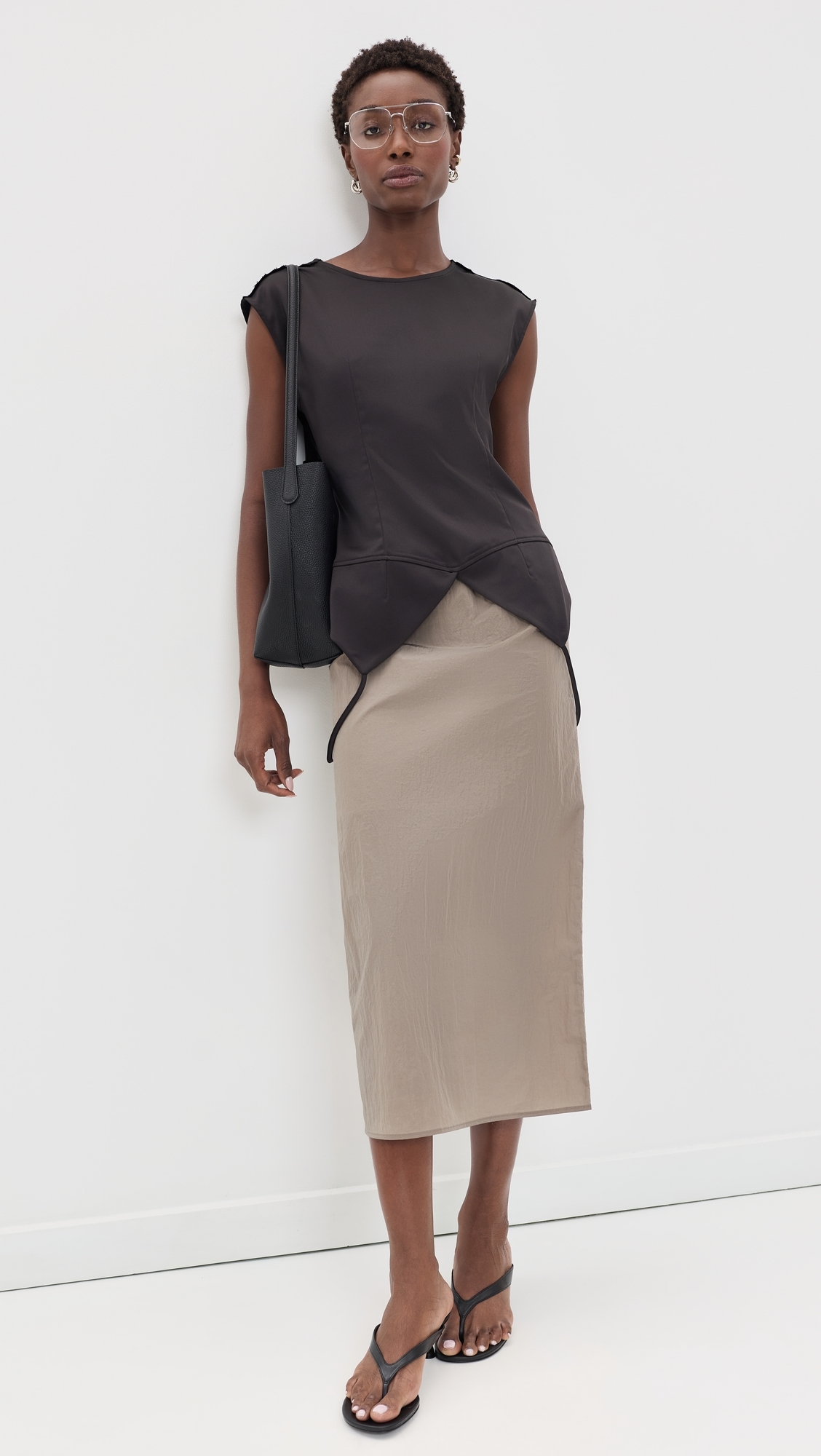 Sleeveless Satin Top with Bottom V Slit Nero