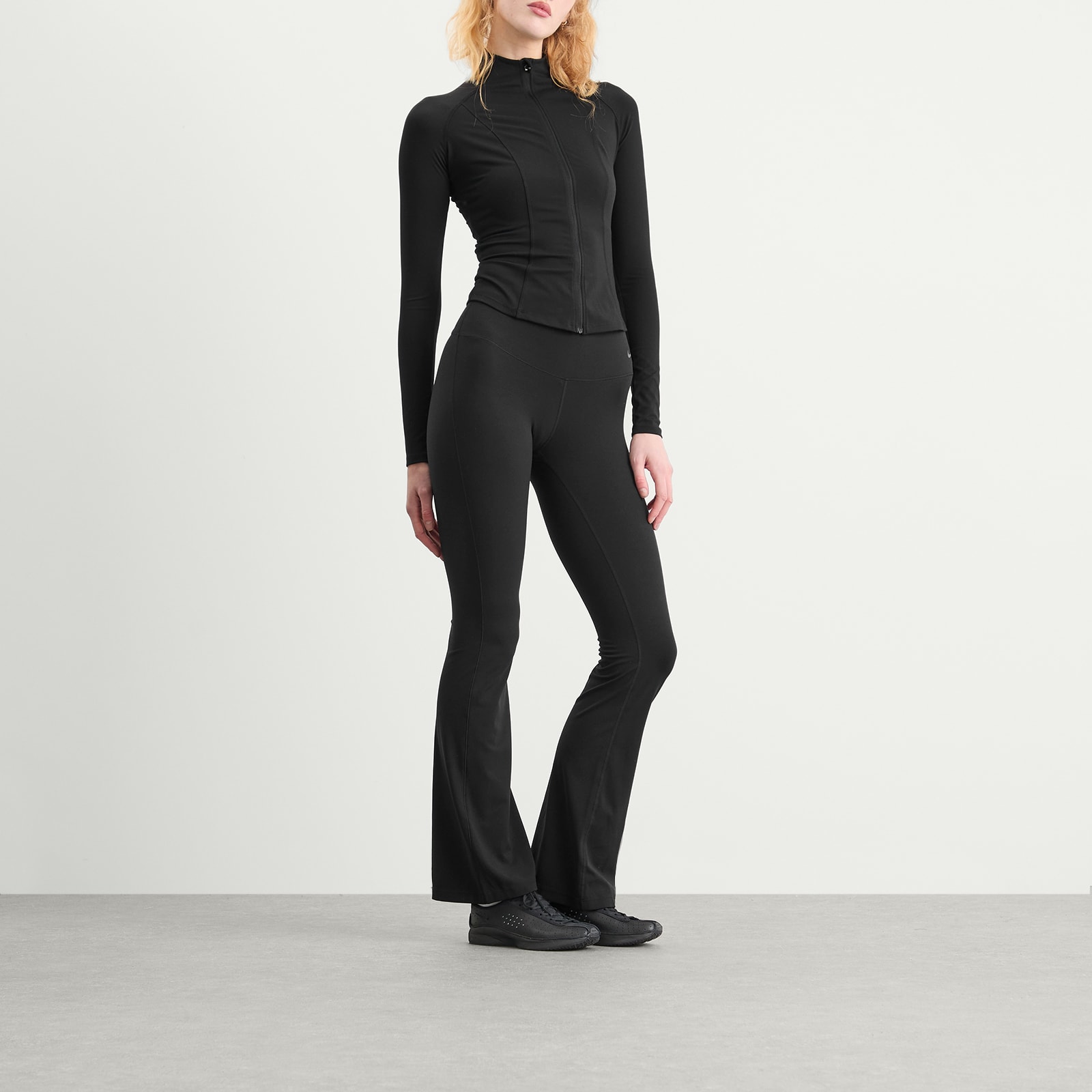 Nike Zenvy High Waisted Flare Legging in Black