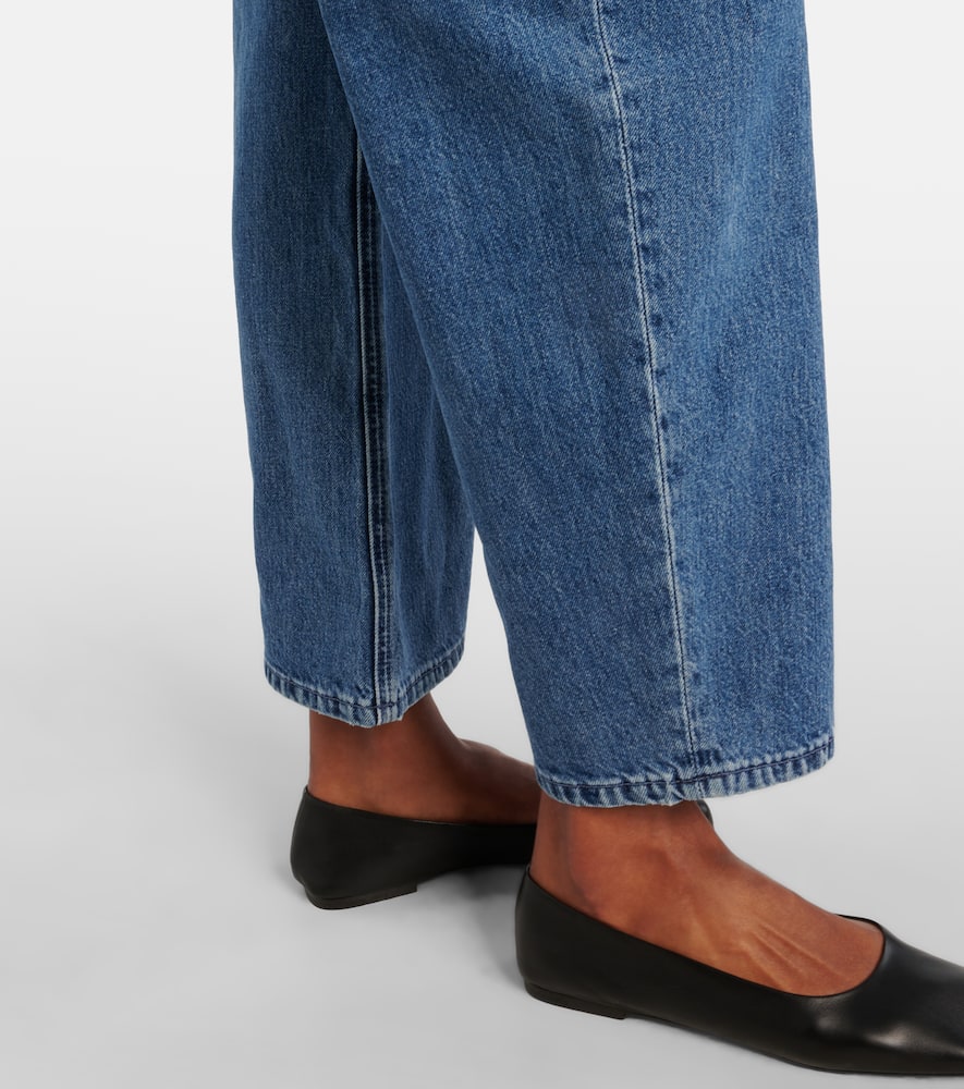 Barrel-leg jeans