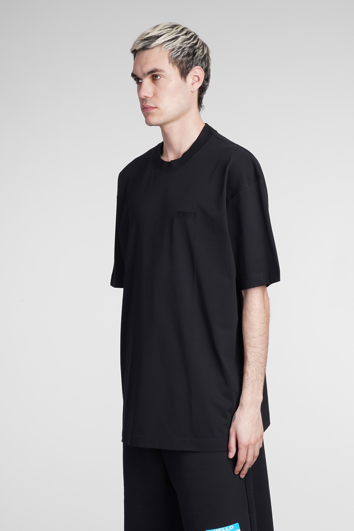 T-shirt In Black Cotton