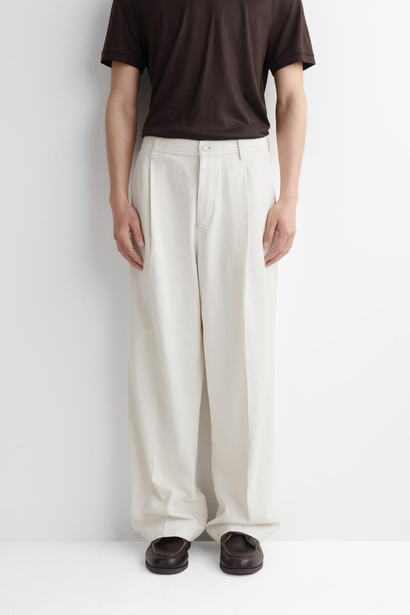 Pleated Relaxed-Fit Wide-Leg Denim Pants