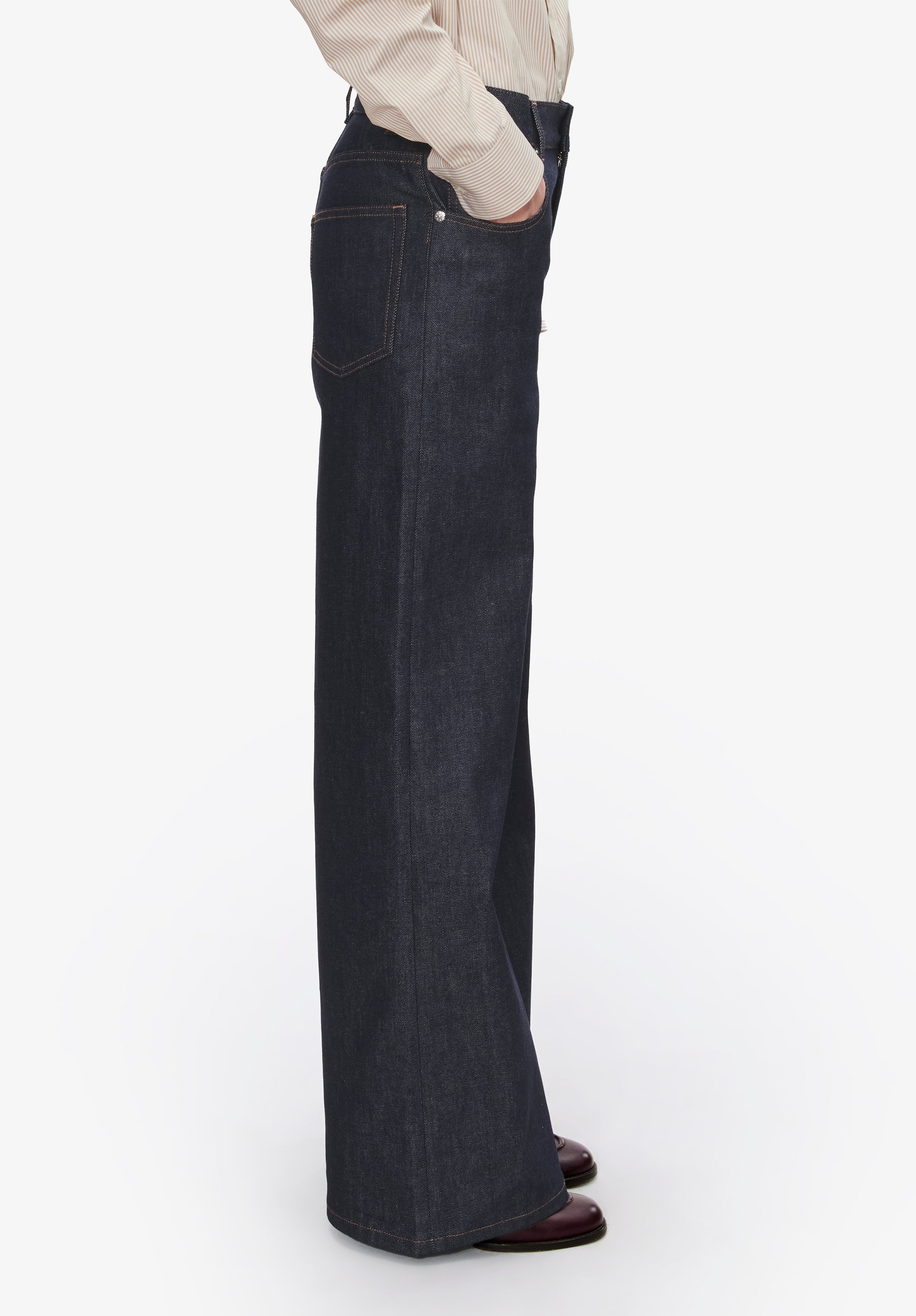 A. P.C. Women's Clyde Jeans Size: 24 in Dark indigo
